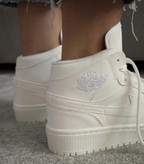کفش کتانی مردانه زنانه نایک جردن وان ساقدار سفید Nike Air Jordan 1