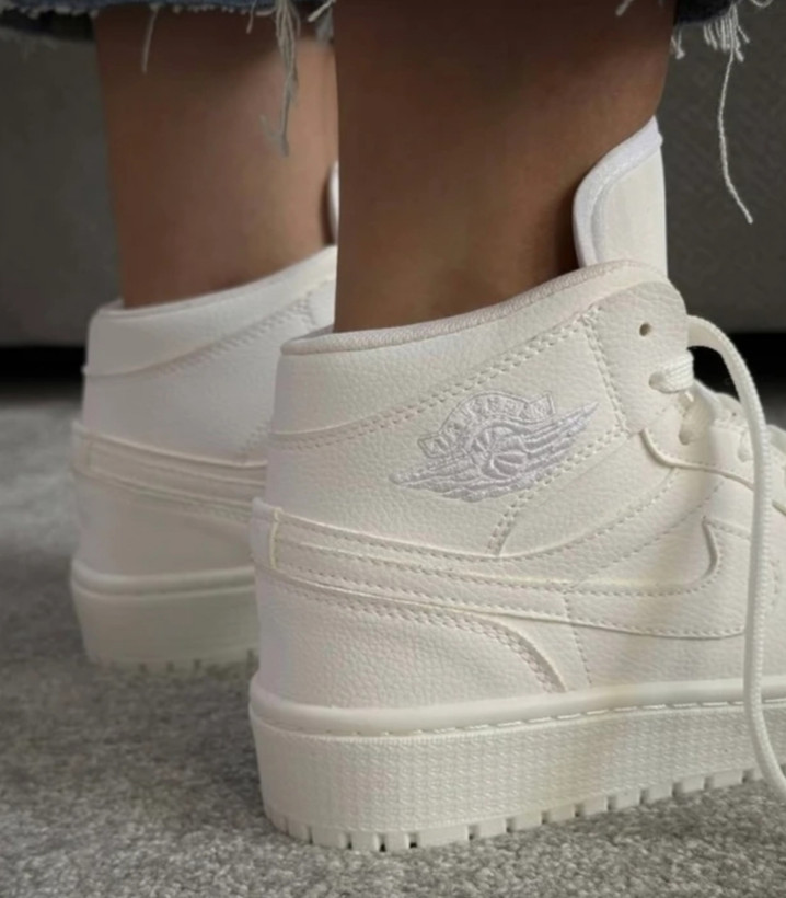 کفش کتانی مردانه زنانه نایک جردن وان ساقدار سفید Nike Air Jordan 1